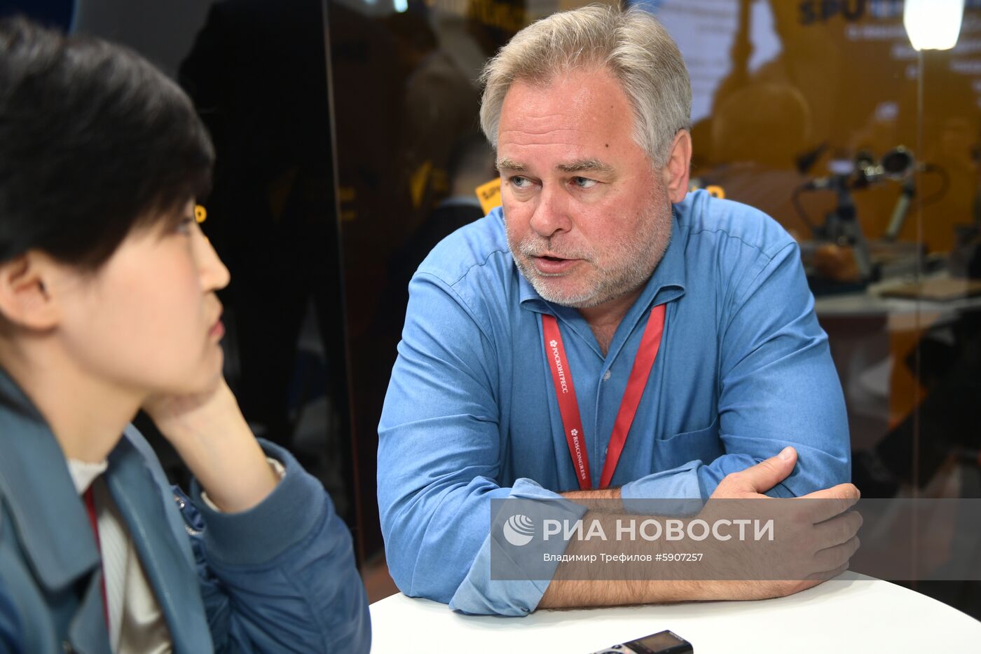 Работа стенда МИА "Россия сегодня" во второй день ПМЭФ