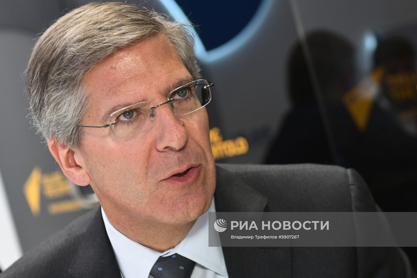 Работа стенда МИА "Россия сегодня" во второй день ПМЭФ