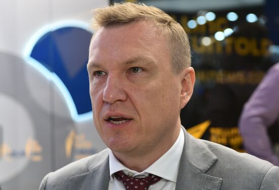 Работа стенда МИА "Россия сегодня" во второй день ПМЭФ