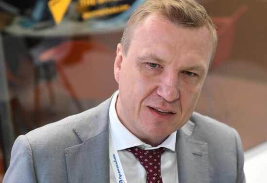 Работа стенда МИА "Россия сегодня" во второй день ПМЭФ