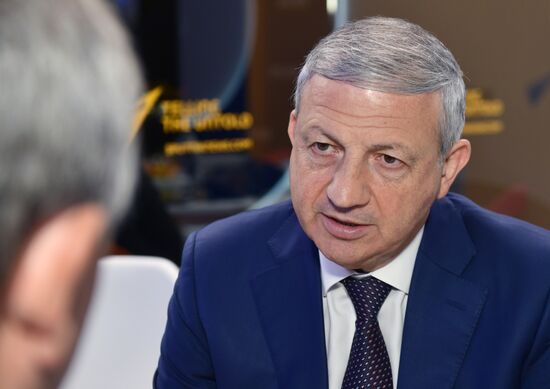 Работа стенда МИА "Россия сегодня" во второй день ПМЭФ