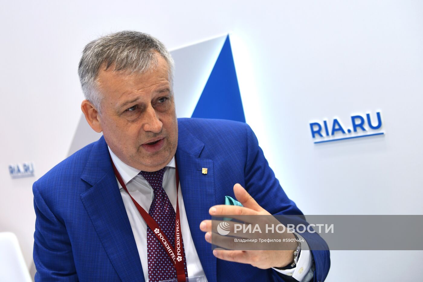 Работа стенда МИА "Россия сегодня" во второй день ПМЭФ