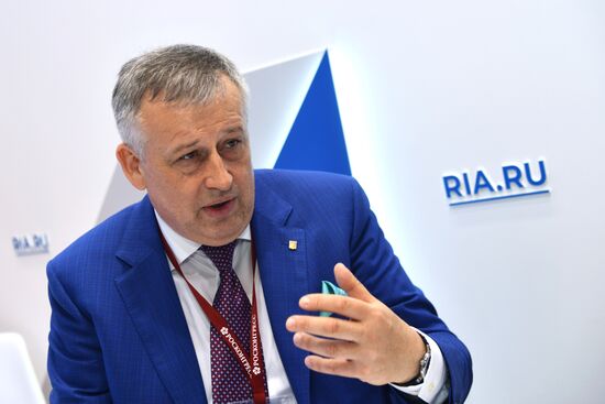 Работа стенда МИА "Россия сегодня" во второй день ПМЭФ