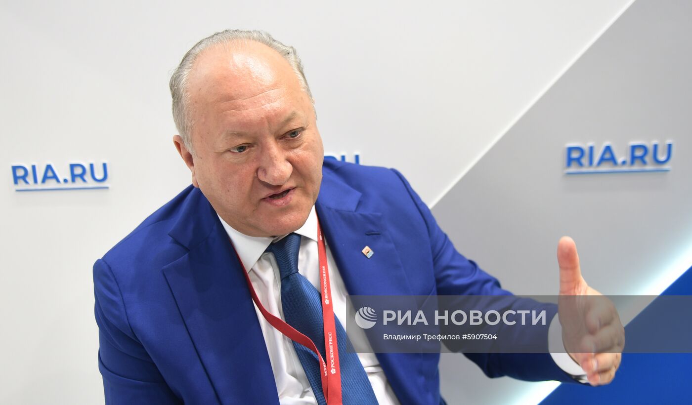 Работа стенда МИА "Россия сегодня" во второй день ПМЭФ