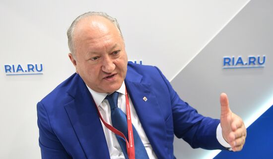 Работа стенда МИА "Россия сегодня" во второй день ПМЭФ