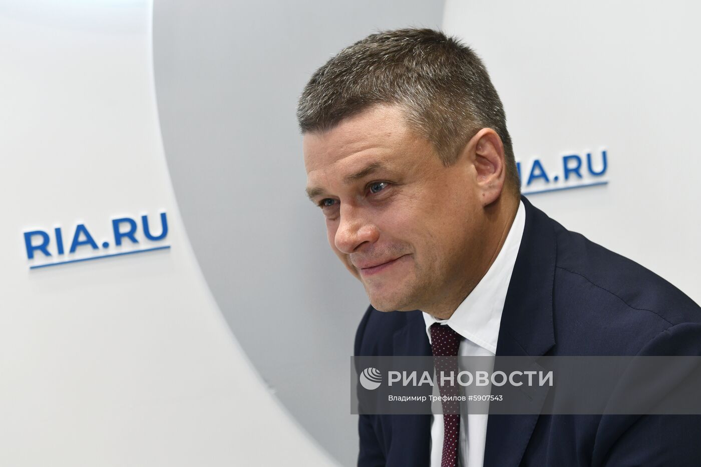 Работа стенда МИА "Россия сегодня" во второй день ПМЭФ