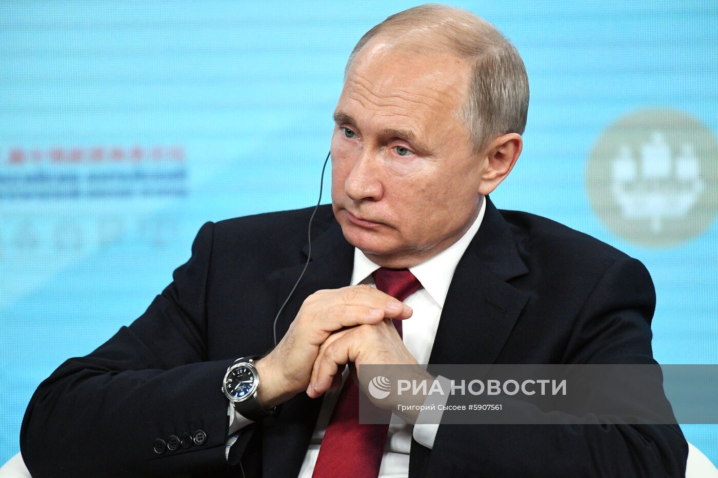 Президент РФ В. Путин на Петербургском международном экономическом форуме. День второй