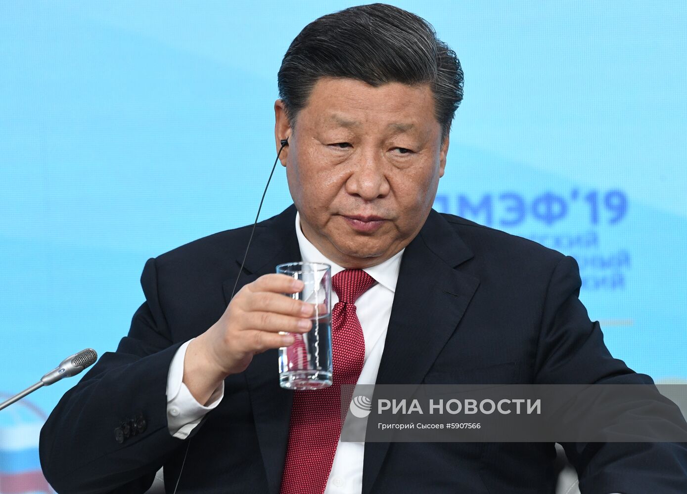 Президент РФ В. Путин на Петербургском международном экономическом форуме. День второй