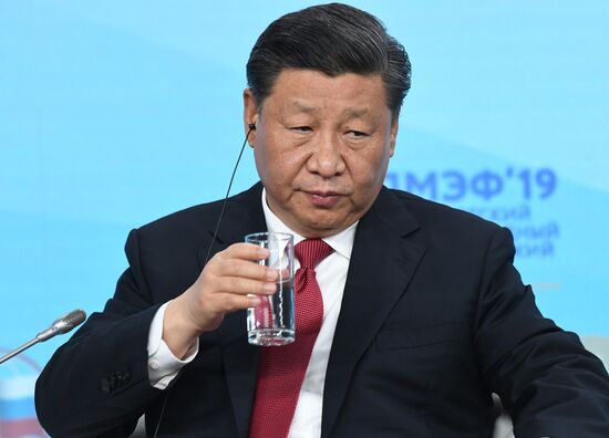 Президент РФ В. Путин на Петербургском международном экономическом форуме. День второй