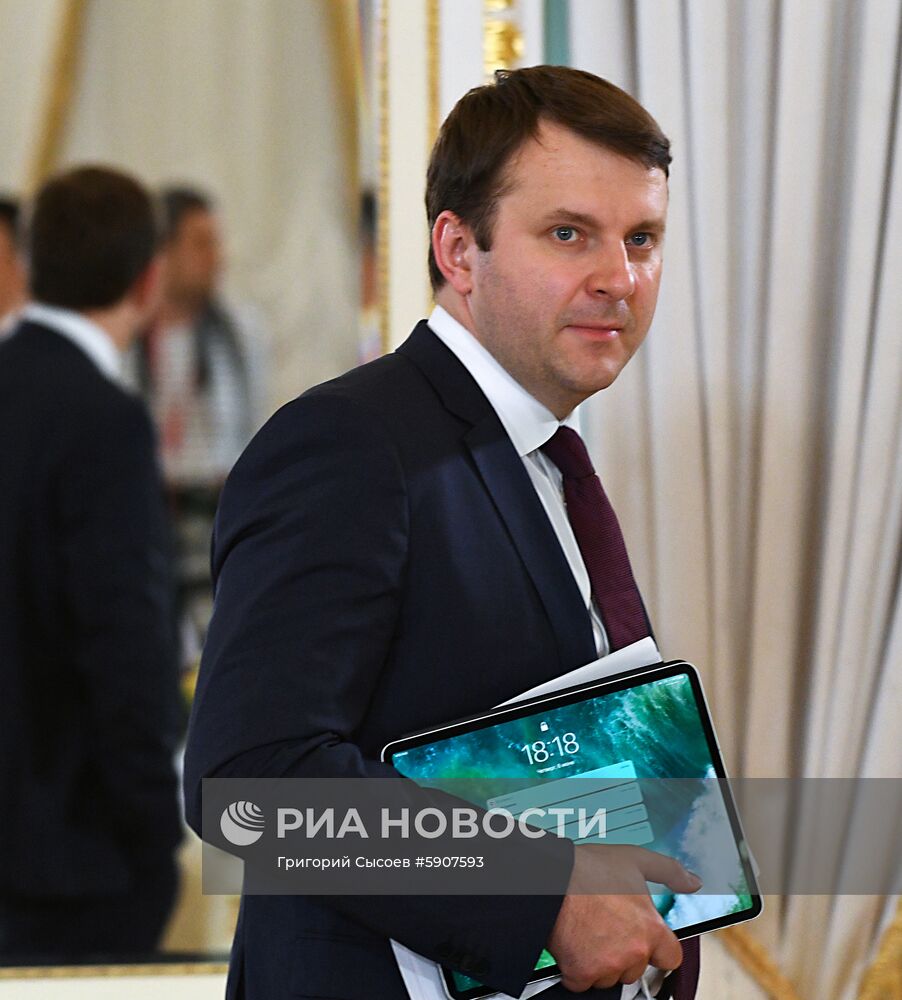 Президент РФ В. Путин принимает участие в Петербургском международном экономическом форуме