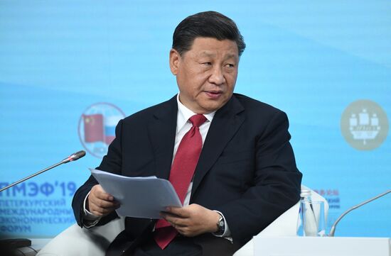 Президент РФ В. Путин на Петербургском международном экономическом форуме. День второй