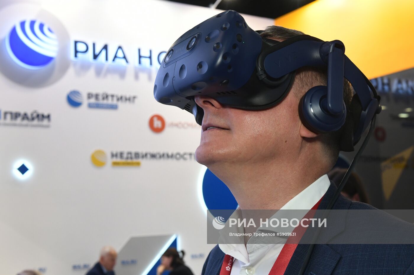 Работа стенда МИА "Россия сегодня" во второй день ПМЭФ