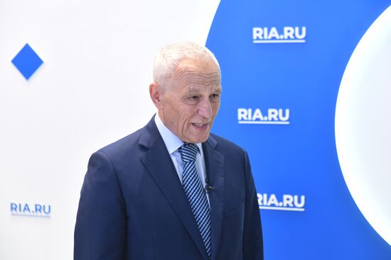 Работа стенда МИА "Россия сегодня" во второй день ПМЭФ