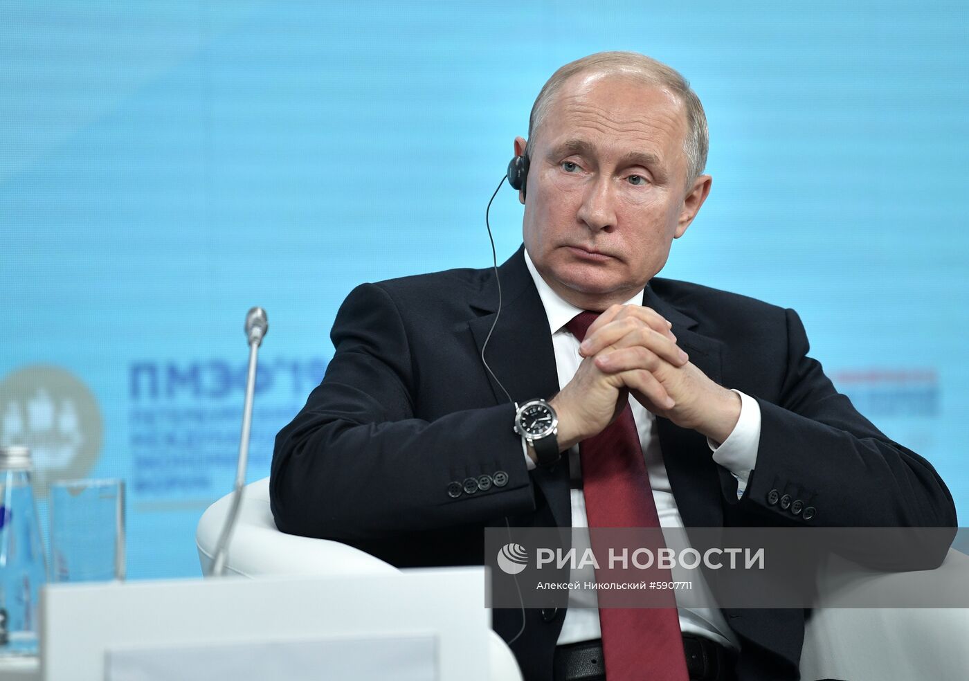 Президент РФ В. Путин на Петербургском международном экономическом форуме. День второй