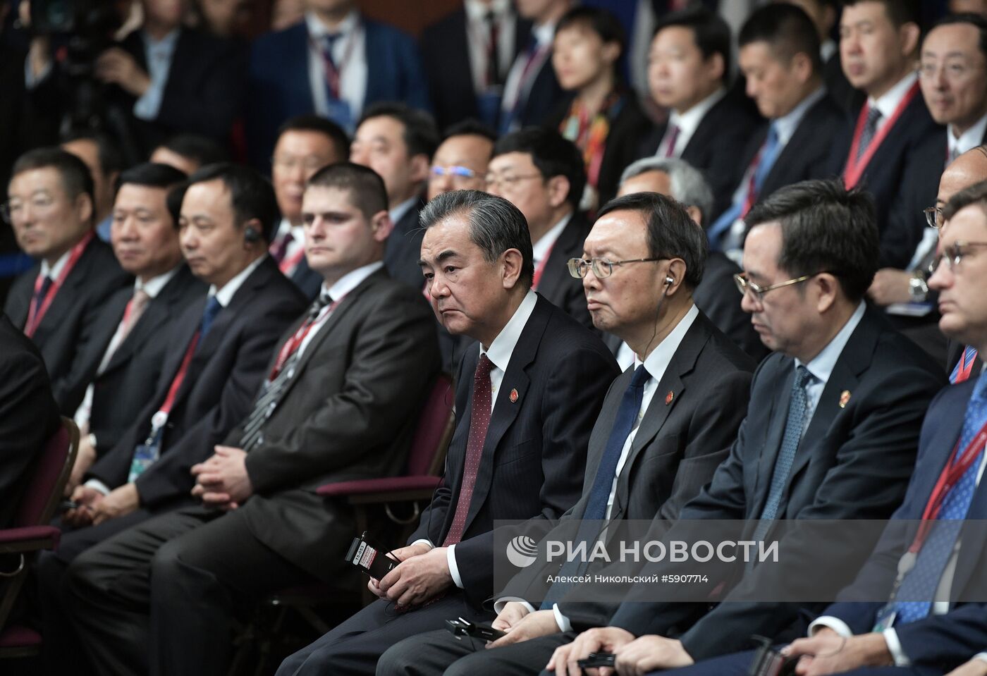 Президент РФ В. Путин на Петербургском международном экономическом форуме. День второй