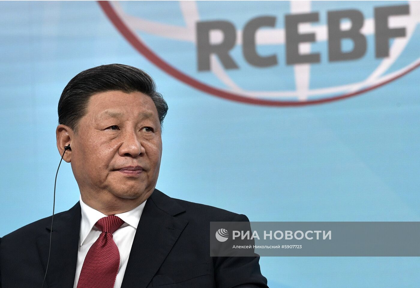 Президент РФ В. Путин на Петербургском международном экономическом форуме. День второй