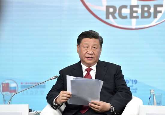 Президент РФ В. Путин на Петербургском международном экономическом форуме. День второй