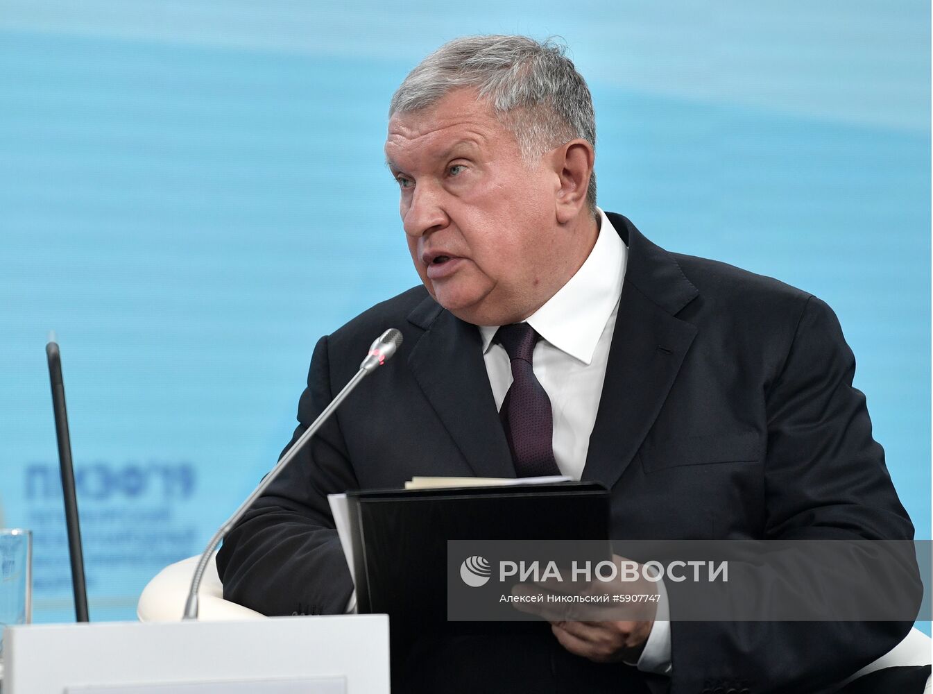 Президент РФ В. Путин на Петербургском международном экономическом форуме. День второй