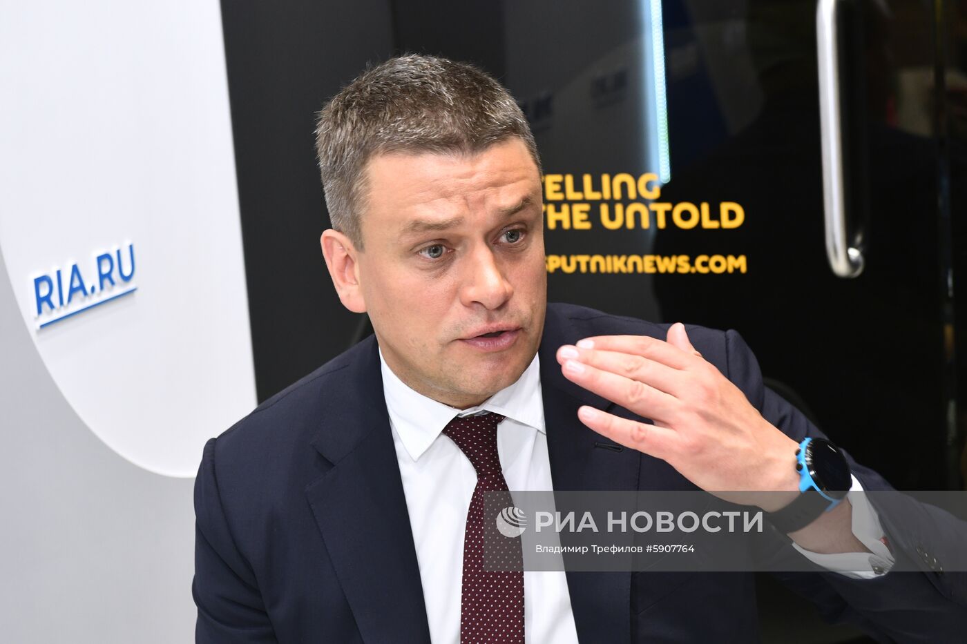 Работа стенда МИА "Россия сегодня" во второй день ПМЭФ