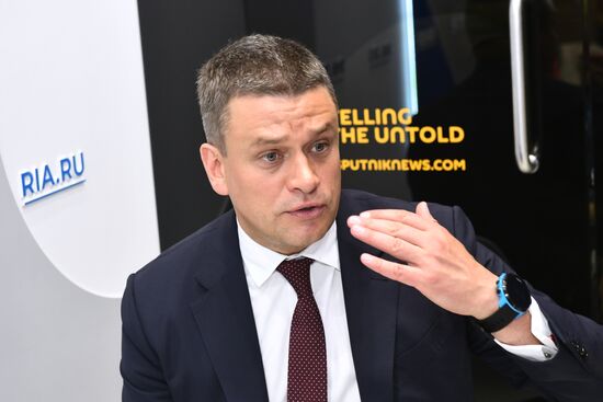 Работа стенда МИА "Россия сегодня" во второй день ПМЭФ