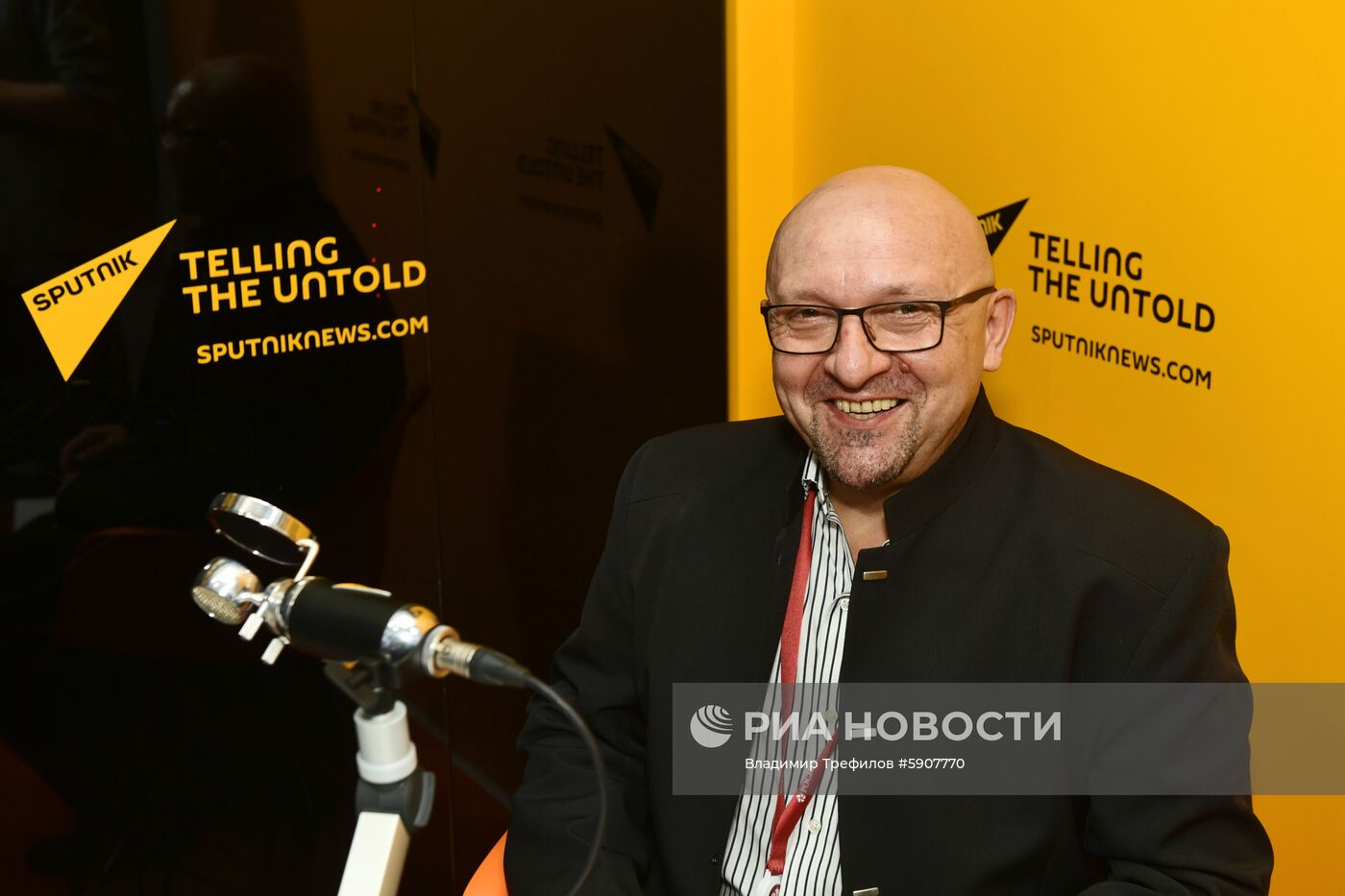 Работа стенда МИА "Россия сегодня" во второй день ПМЭФ