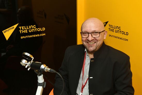 Работа стенда МИА "Россия сегодня" во второй день ПМЭФ