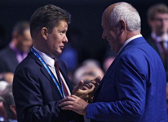 Президент РФ В. Путин на Петербургском международном экономическом форуме. День второй