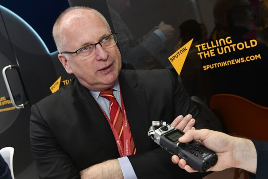 Работа стенда МИА "Россия сегодня" во второй день ПМЭФ