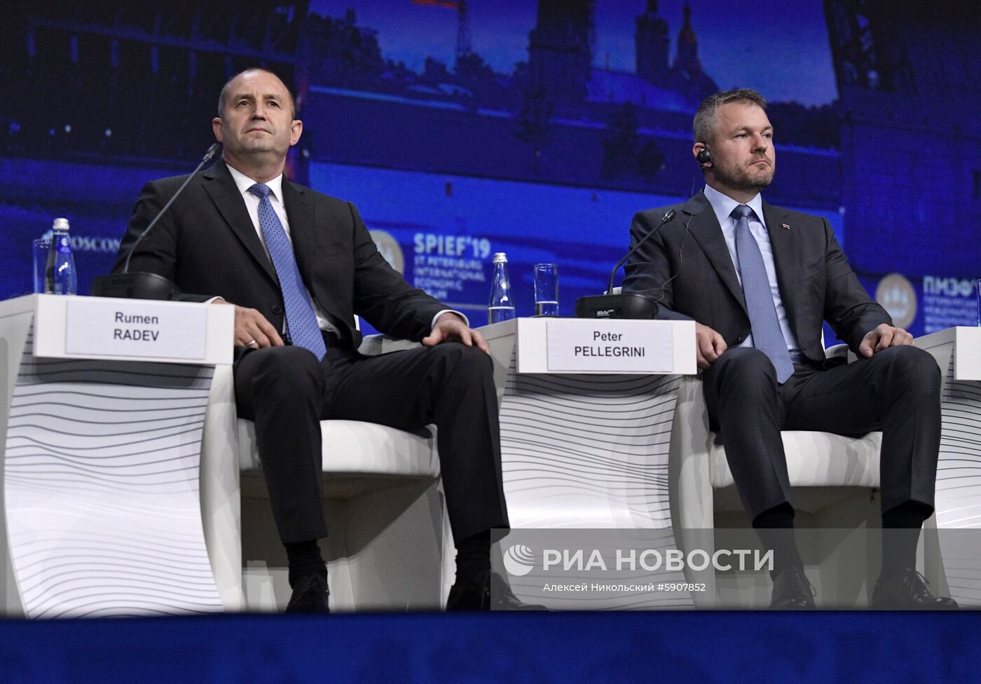 Президент РФ В. Путин на Петербургском международном экономическом форуме. День второй