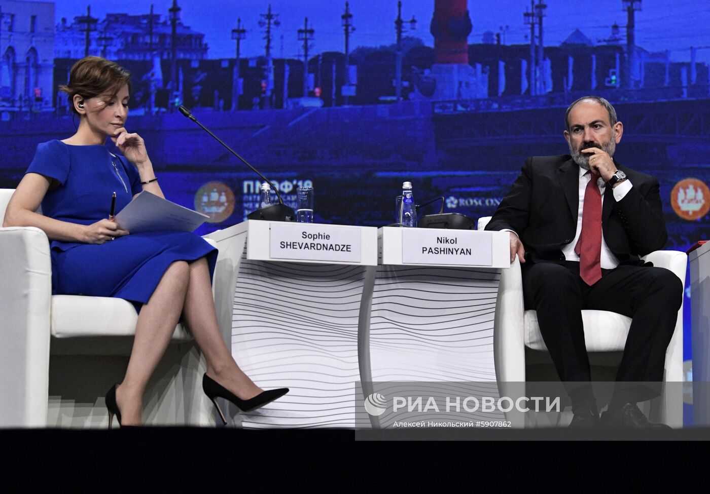 Президент РФ В. Путин на Петербургском международном экономическом форуме. День второй