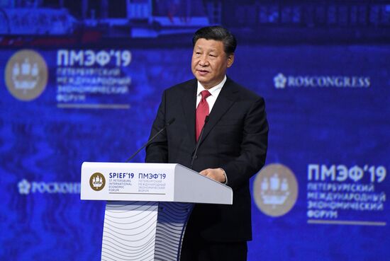 Президент РФ В. Путин на Петербургском международном экономическом форуме. День второй