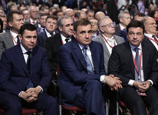 Президент РФ В. Путин на Петербургском международном экономическом форуме. День второй