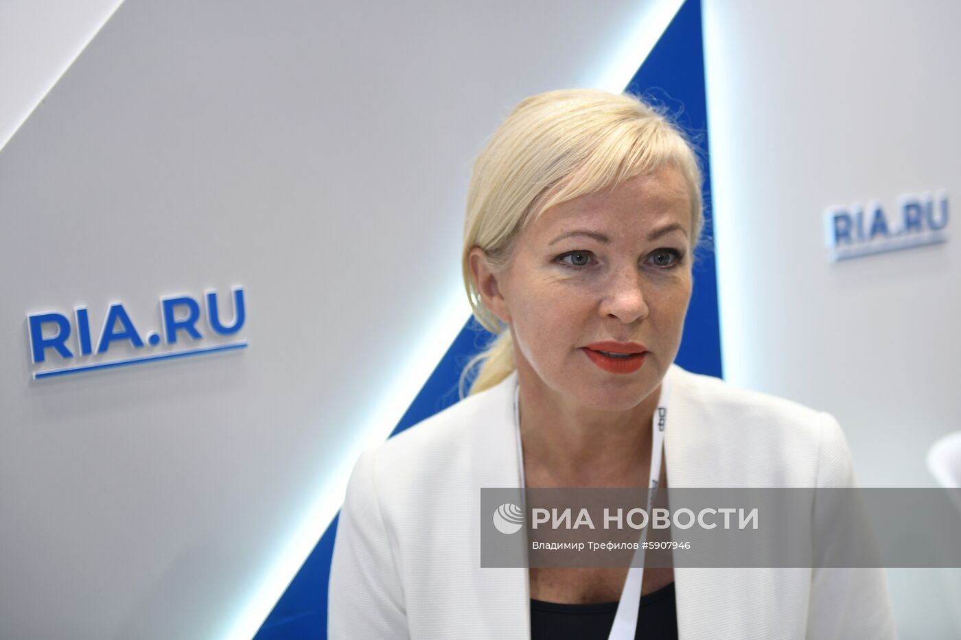 Работа стенда МИА "Россия сегодня" во второй день ПМЭФ