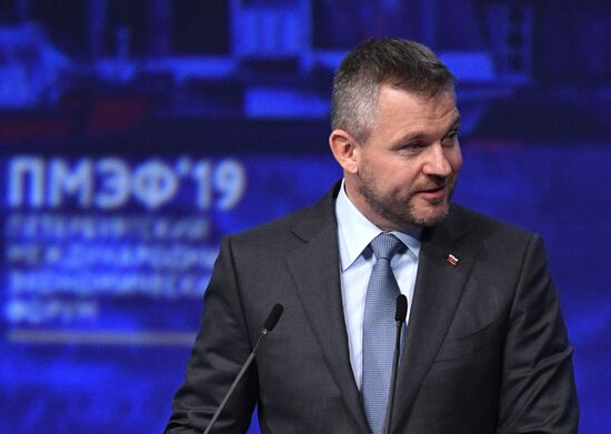 Президент РФ В. Путин на Петербургском международном экономическом форуме. День второй