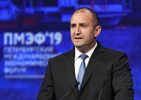 Президент РФ В. Путин на Петербургском международном экономическом форуме. День второй