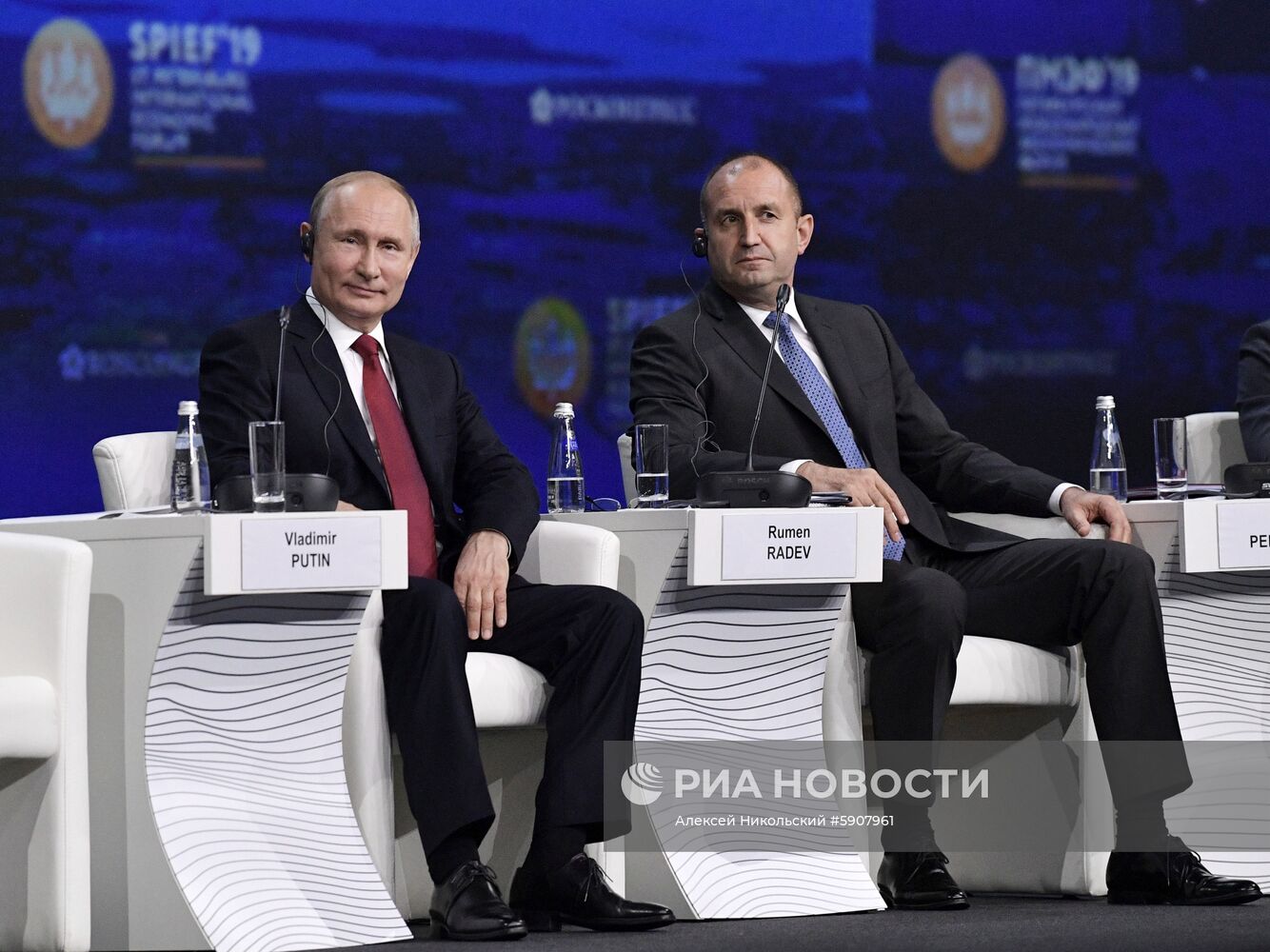 Президент РФ В. Путин на Петербургском международном экономическом форуме. День второй