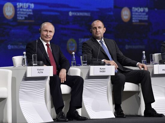 Президент РФ В. Путин на Петербургском международном экономическом форуме. День второй