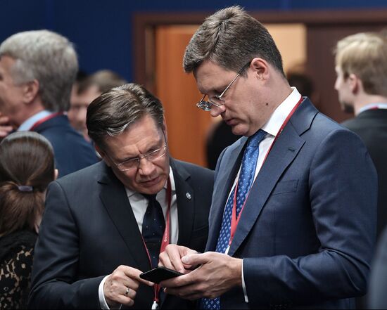 Президент РФ В. Путин на Петербургском международном экономическом форуме. День второй