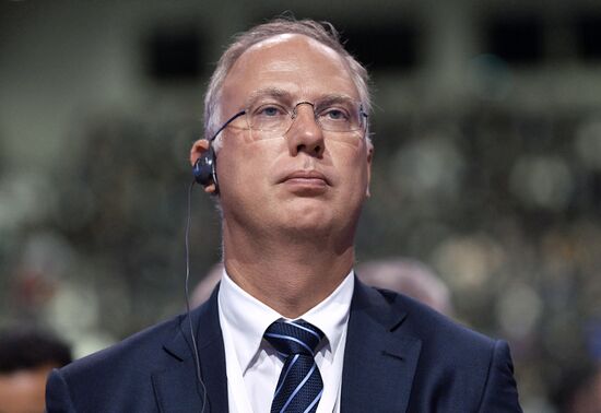 Президент РФ В. Путин на Петербургском международном экономическом форуме. День второй