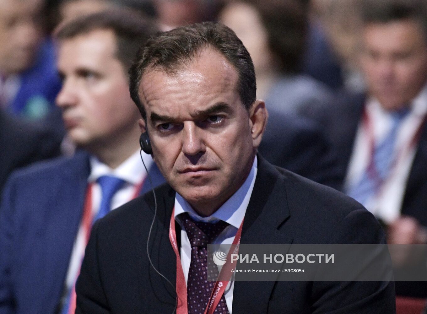 Президент РФ В. Путин на Петербургском международном экономическом форуме. День второй