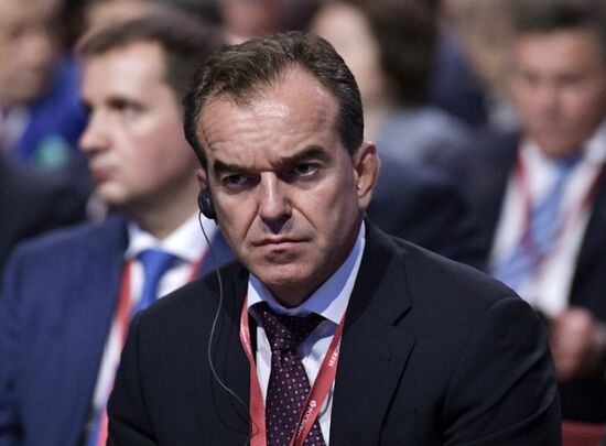 Президент РФ В. Путин на Петербургском международном экономическом форуме. День второй