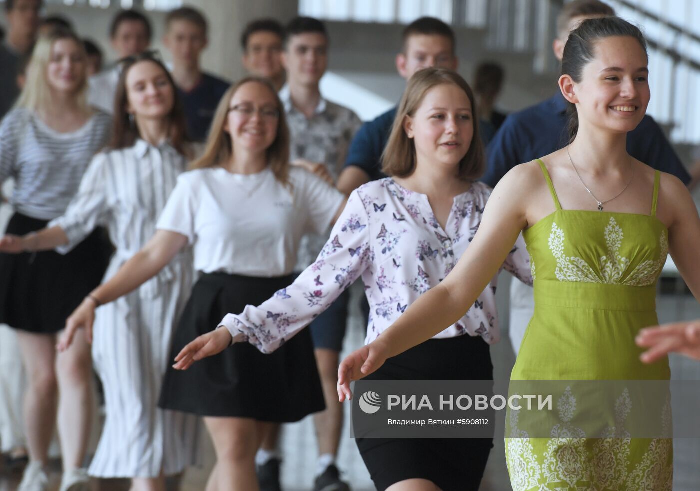Репетиция школьного вальса в Кремле