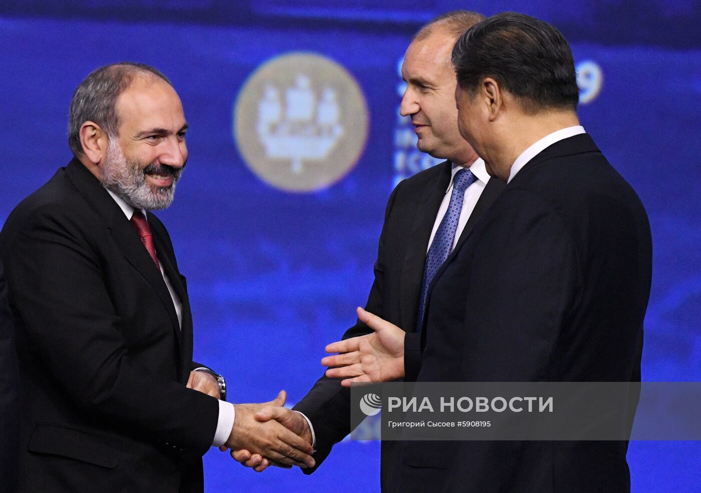 Президент РФ В. Путин на Петербургском международном экономическом форуме. День второй