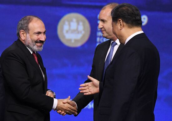 Президент РФ В. Путин на Петербургском международном экономическом форуме. День второй