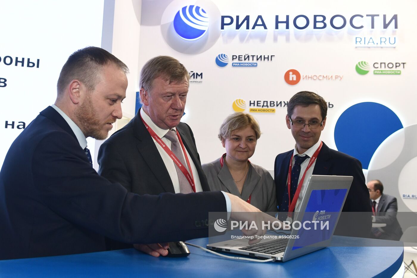 Работа стенда МИА "Россия сегодня" во второй день ПМЭФ