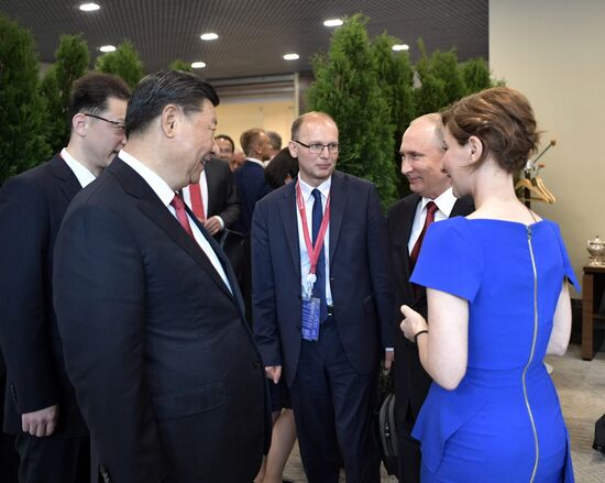 Президент РФ В. Путин на Петербургском международном экономическом форуме. День второй