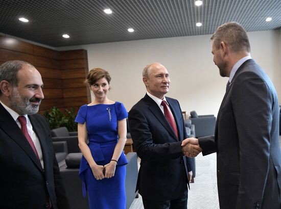 Президент РФ В. Путин на Петербургском международном экономическом форуме. День второй