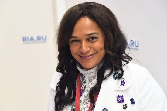 Работа стенда МИА "Россия сегодня" во второй день ПМЭФ