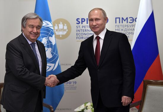 Президент РФ В. Путин на Петербургском международном экономическом форуме. День второй