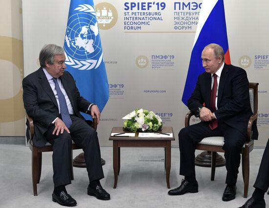 Президент РФ В. Путин на Петербургском международном экономическом форуме. День второй